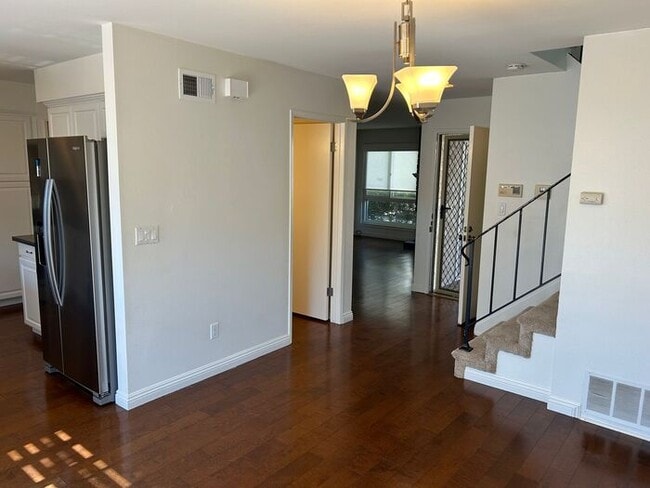 Building Photo - FANTASTIC 3BD TOWNHOUSE FOR LEASE!