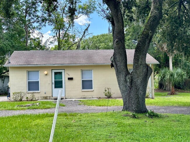 Building Photo - Beautiful Home Oversized Lot