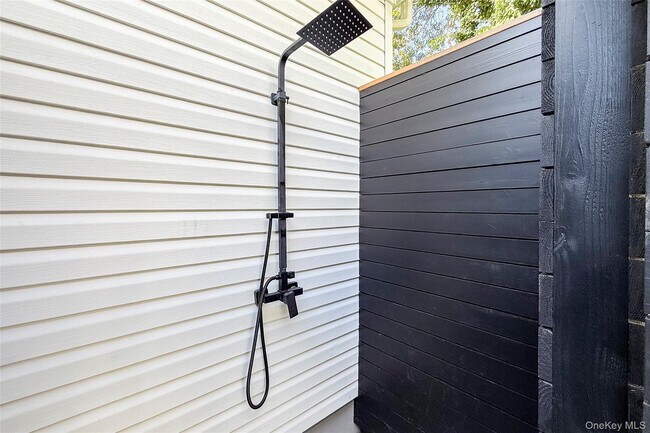 Building Photo - 121 Ponquogue Ave