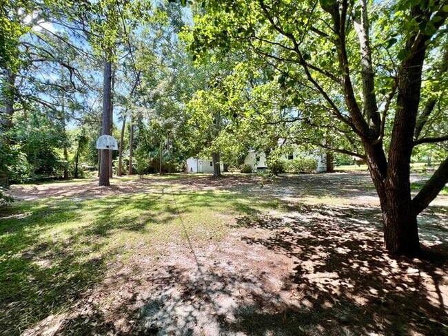 Building Photo - 1266 Pinecrest Dr