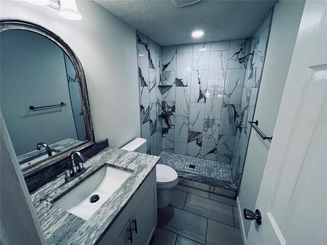 Building Photo - 5323 Satsuma Dr