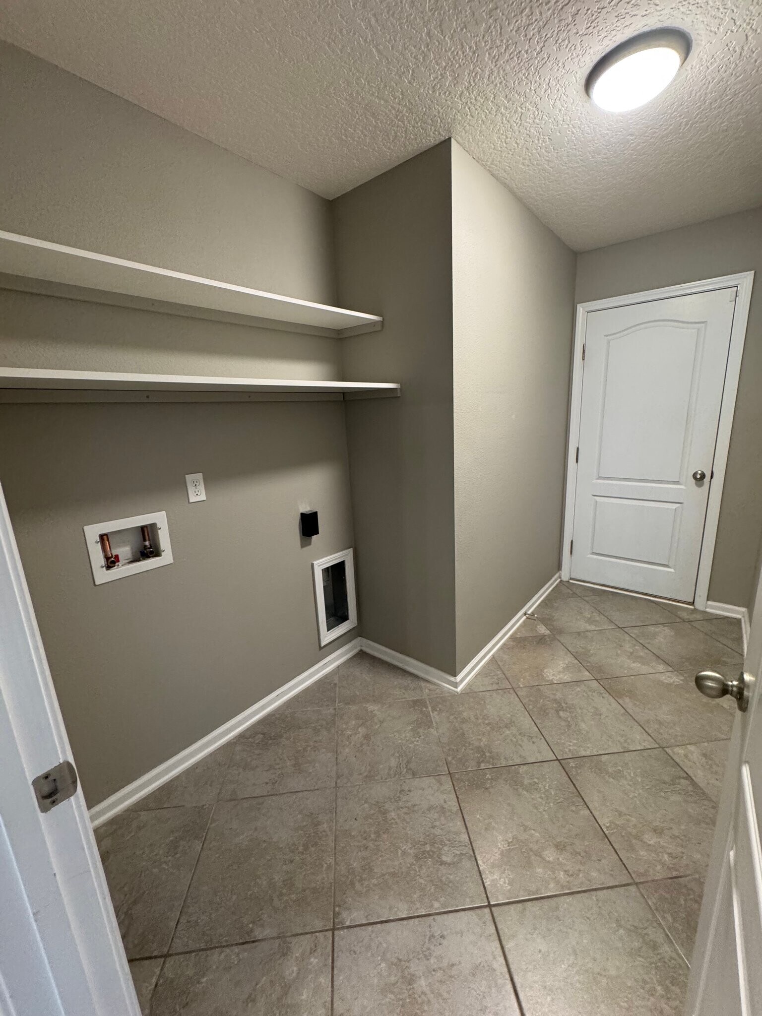 Building Photo - 5409 Parkside Lakes Dr