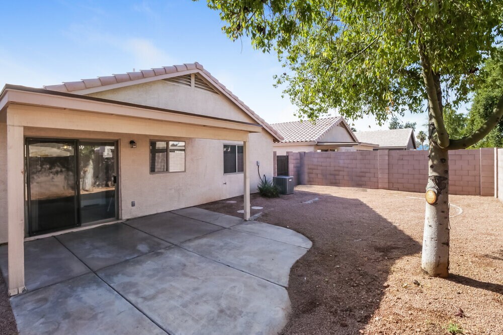 Building Photo - 10602 W Rosewood Dr