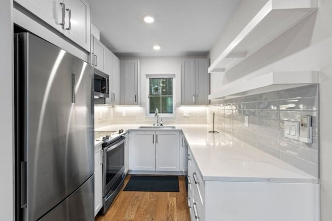 Building Photo - 2Bd/1.75Ba Seattle Condo