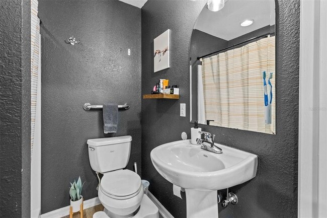 Building Photo - 4925 Hamilton Rd