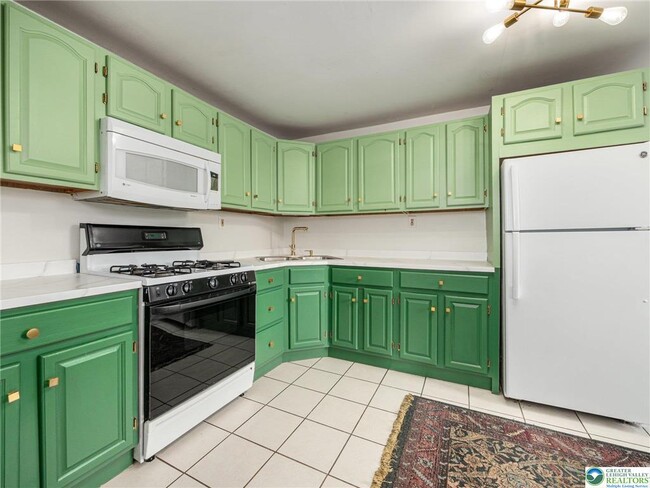 Building Photo - 115 2nd St