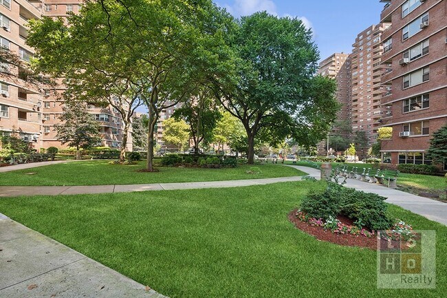 Building Photo - 477 FDR Dr