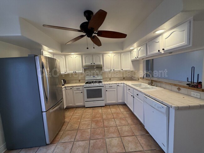 Building Photo - 476 Ferris Ave