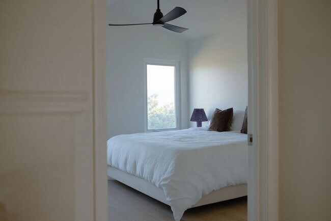 Building Photo - Gorgeous 3 Bedroom 3 Bathroom Corona Home ...