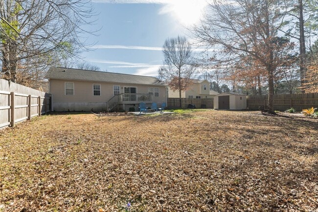 Building Photo - GREAT PRICE! Move-In Ready 3-Bedroom Home Near Camp Lejeune
