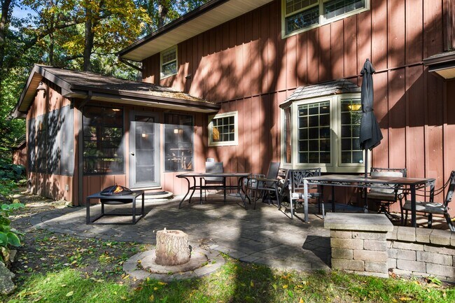 Building Photo - 1889 Paddock Pl