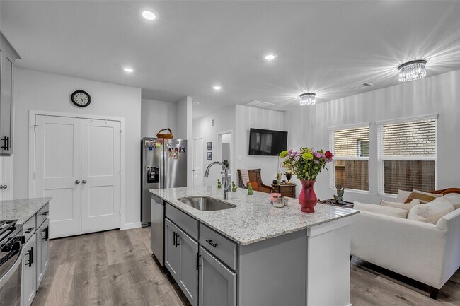 Building Photo - 7866 Alset Dr