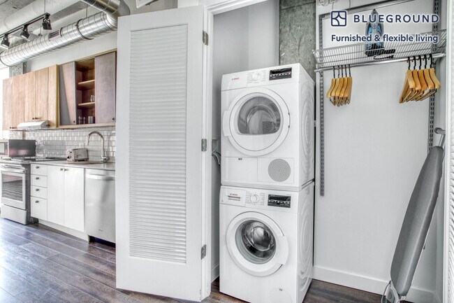 Building Photo - 1346 4th St SE