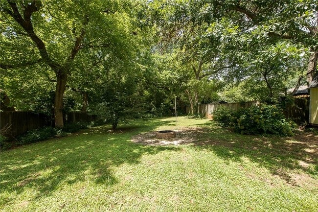 Building Photo - 765 Woodland Ave SE