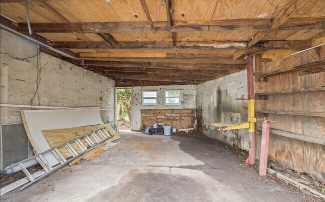 Building Photo - Home For Rent in Clearwater Manor!