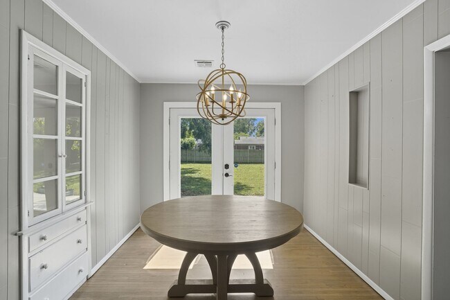Building Photo - Charming 3-Bedroom Near Brookside & The Ga...