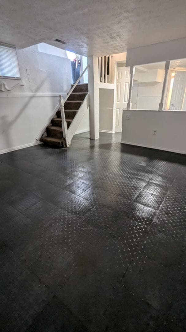 Building Photo - 39 E Parkview Ave