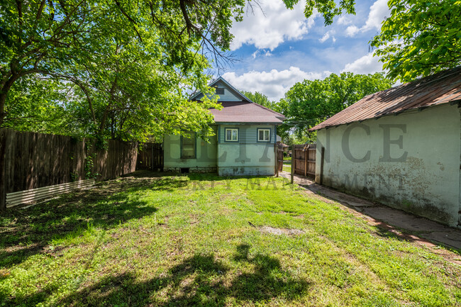 Building Photo - 921 S Sedgwick St