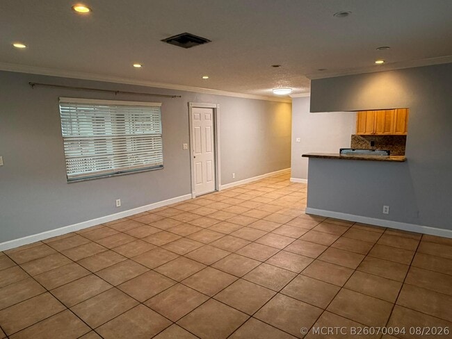 Building Photo - 2701 Middle River Dr