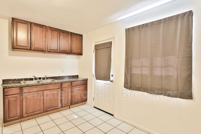 Building Photo - 8041 N 30th Dr