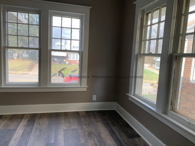 Building Photo - Adorable 2-bedroom home with 1 car detache...