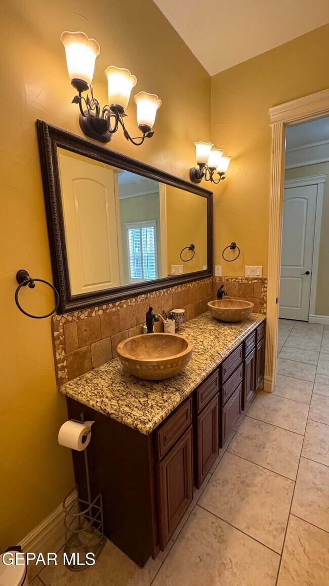 Building Photo - 7381 Black Mesa Dr