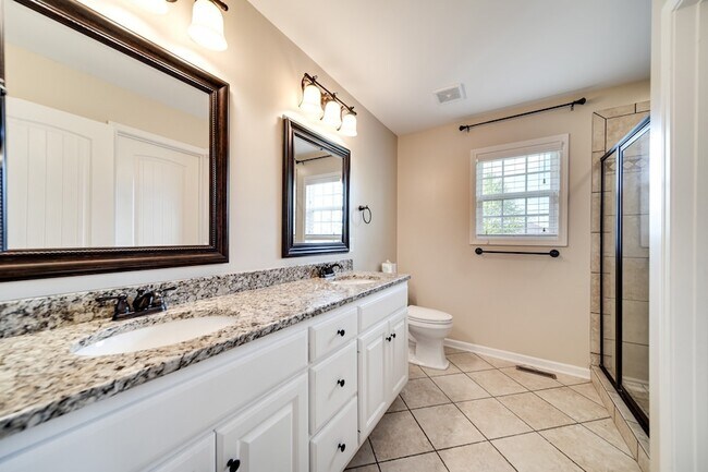 Building Photo - 176 Longspur Dr