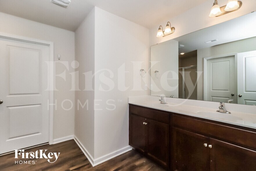 Building Photo - 9422 Village View Ct NW