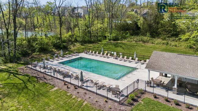 Building Photo - Gorgeous and modern 5 bd 3 ba home in Smyrna! Neighborhood pool and playground!