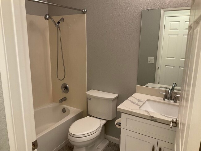 Building Photo - 1791 Kent Dr