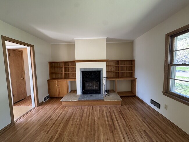 Building Photo - Charming 3-Bed Oasis with Fireplace & Finished Basement in Richfield!