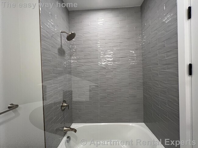 Building Photo - 9 Central St