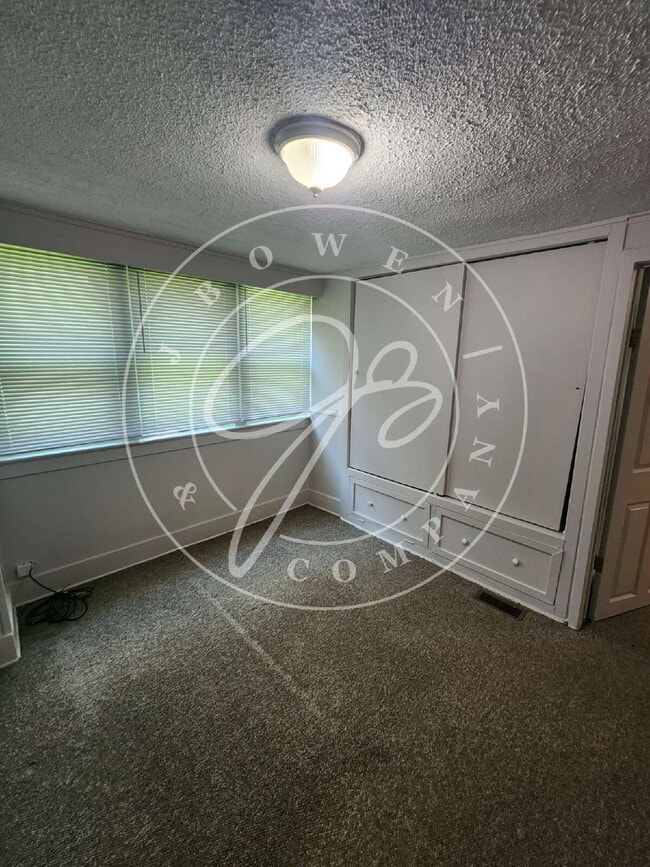Building Photo - Charming 2-Bedroom Gem in Maumee!