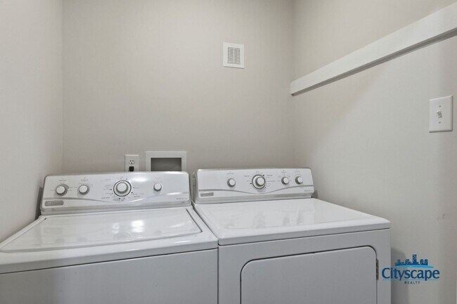 Building Photo - Swanky Brandermill Contemporary Home available NOW
