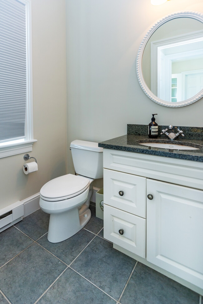 Building Photo - 3 Barclay Sq