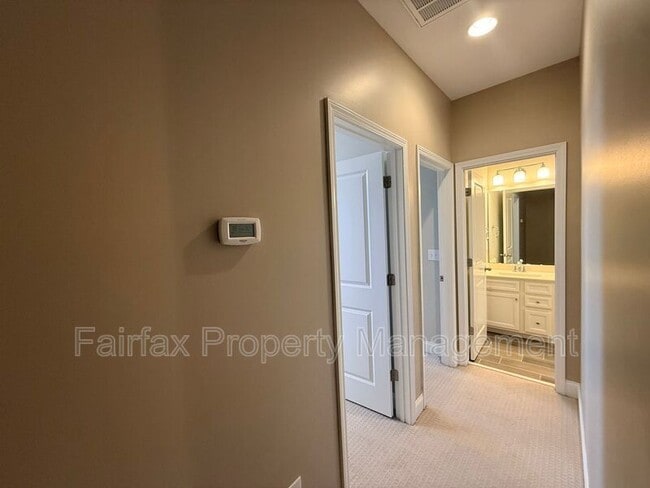 Building Photo - 212 Ellsworth Manor Dr