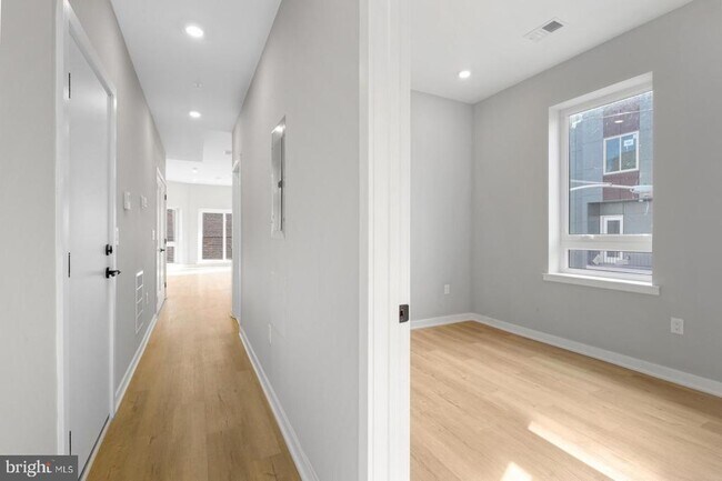 Building Photo - 919 N 15th St