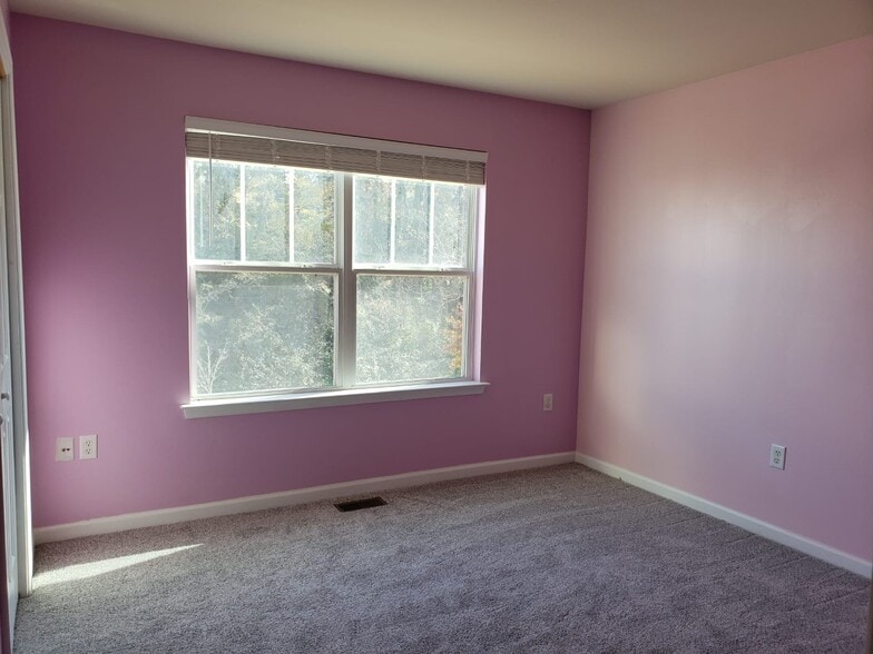 Guest Bedroom - 4720 Erin Crescent St