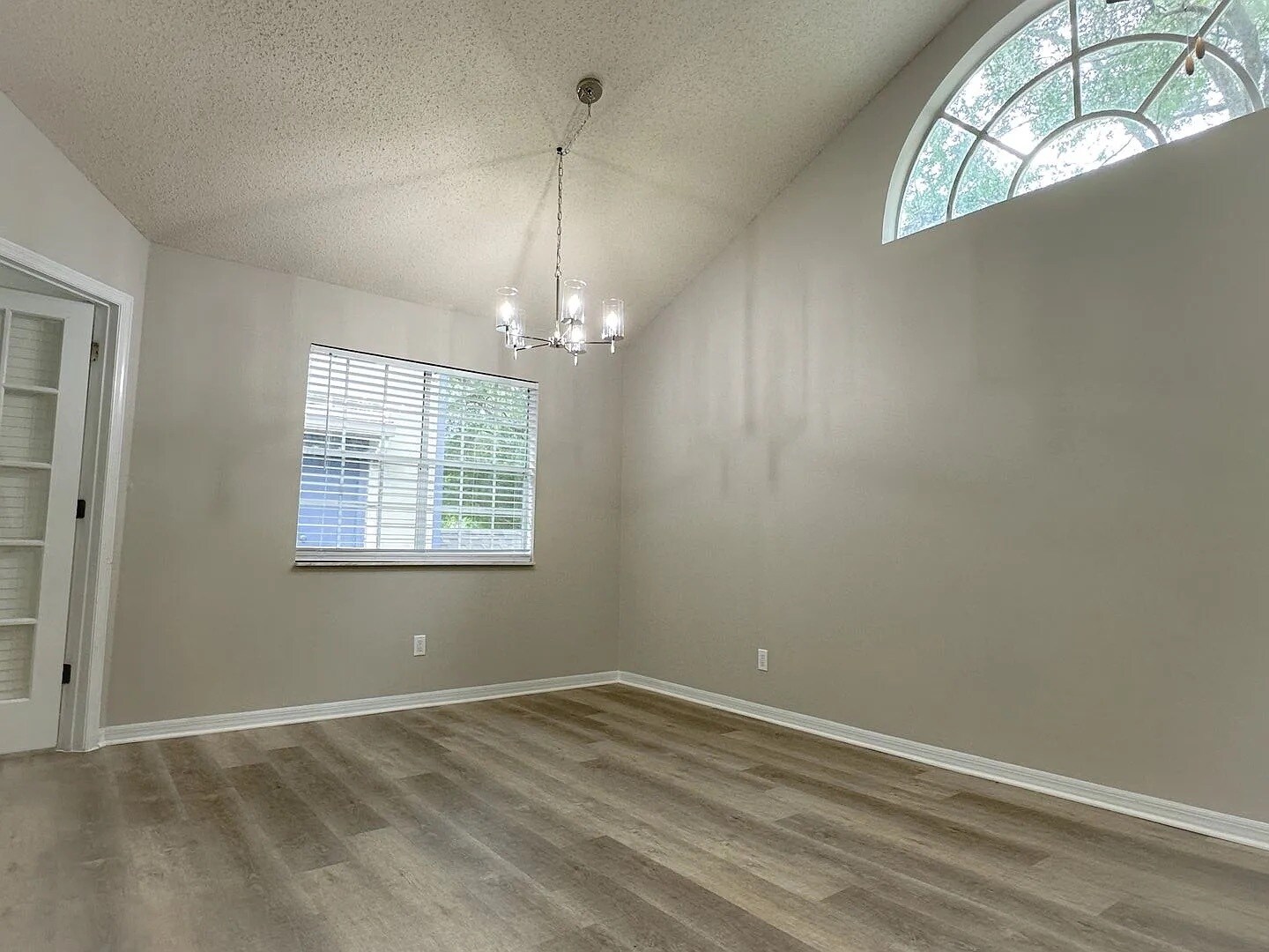 Building Photo - 963 Helmsley Ct