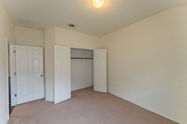 Building Photo - Beautiful Brick 3bed/2ba Home With High End Finishes & Must See Kitchen in NE Austin!