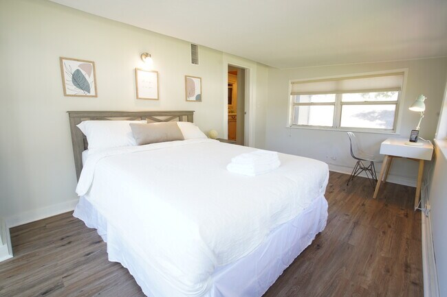 Building Photo - 1007 12th Ave N