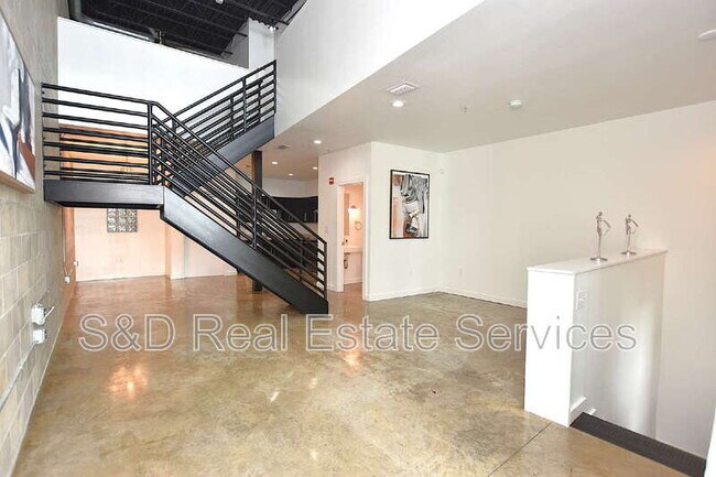 Building Photo - 5008 S MacDill Ave