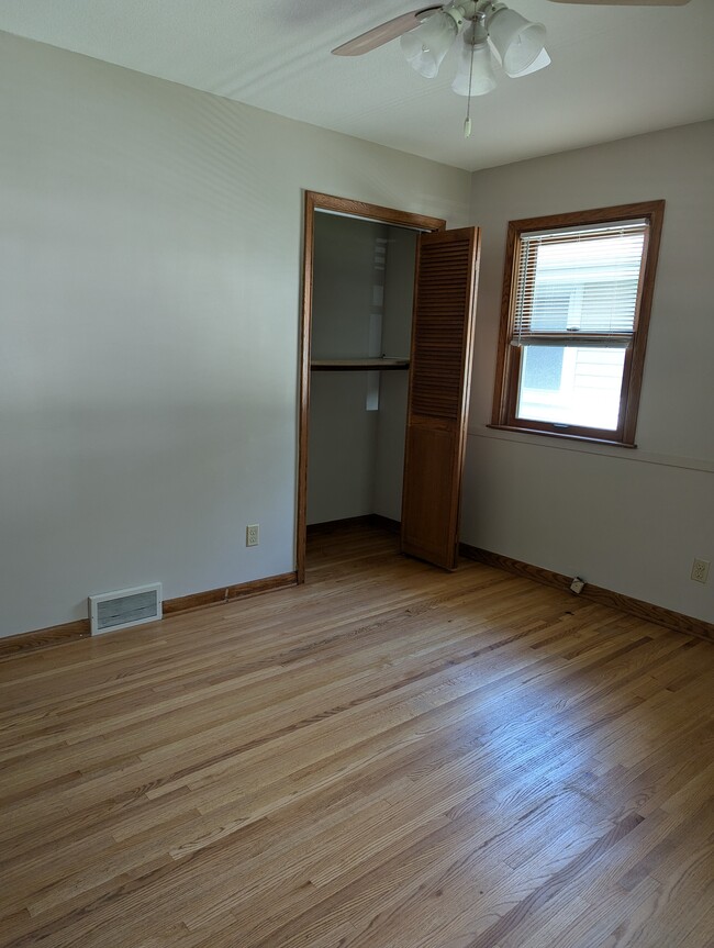 Master bedroom - 6316 Tingdale Ave