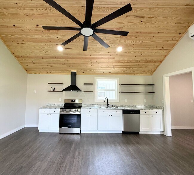 Building Photo - In the heart of Fruithurst!!!