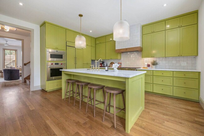 Building Photo - 501 NW B St