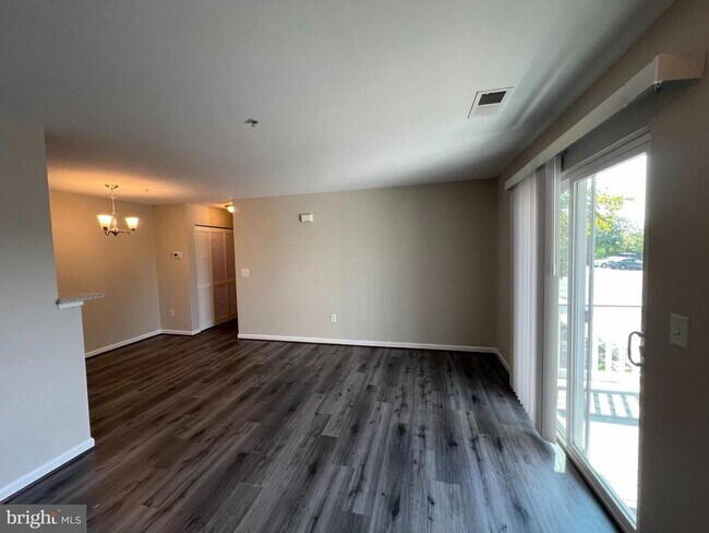 Building Photo - 38 White Pine Cir