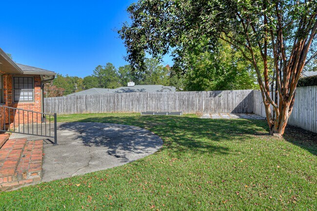 Building Photo - 3137 Edinburgh Dr