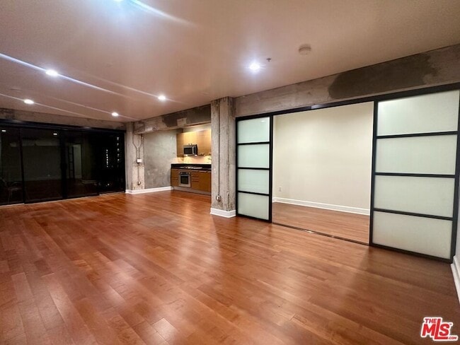 Building Photo - 416 S Spring St