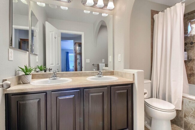 Building Photo - Highlands Ranch Spacious 3 bed 2.5 bath