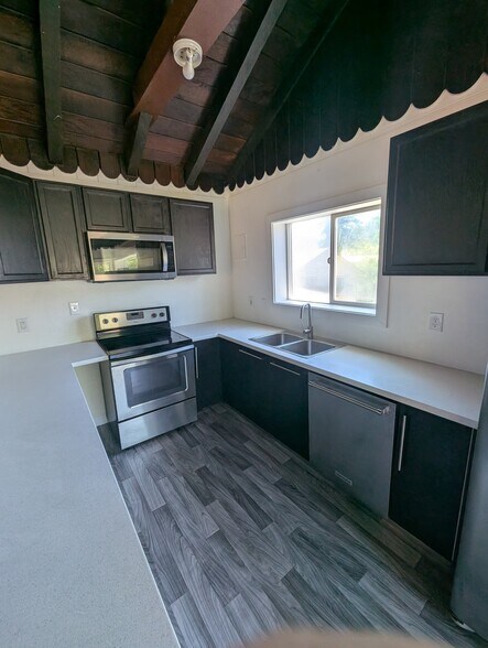 Building Photo - 14301 Mill Ct